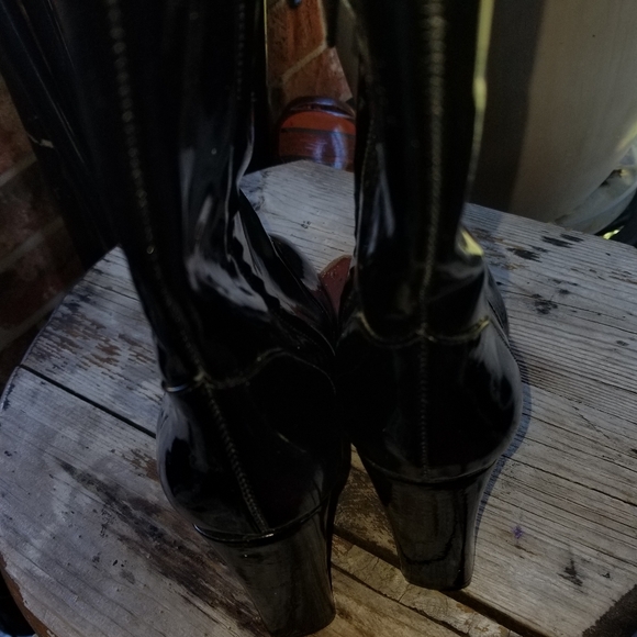 OVER KNEE BOOTS BY J VINCENT - Picture 2 of 5